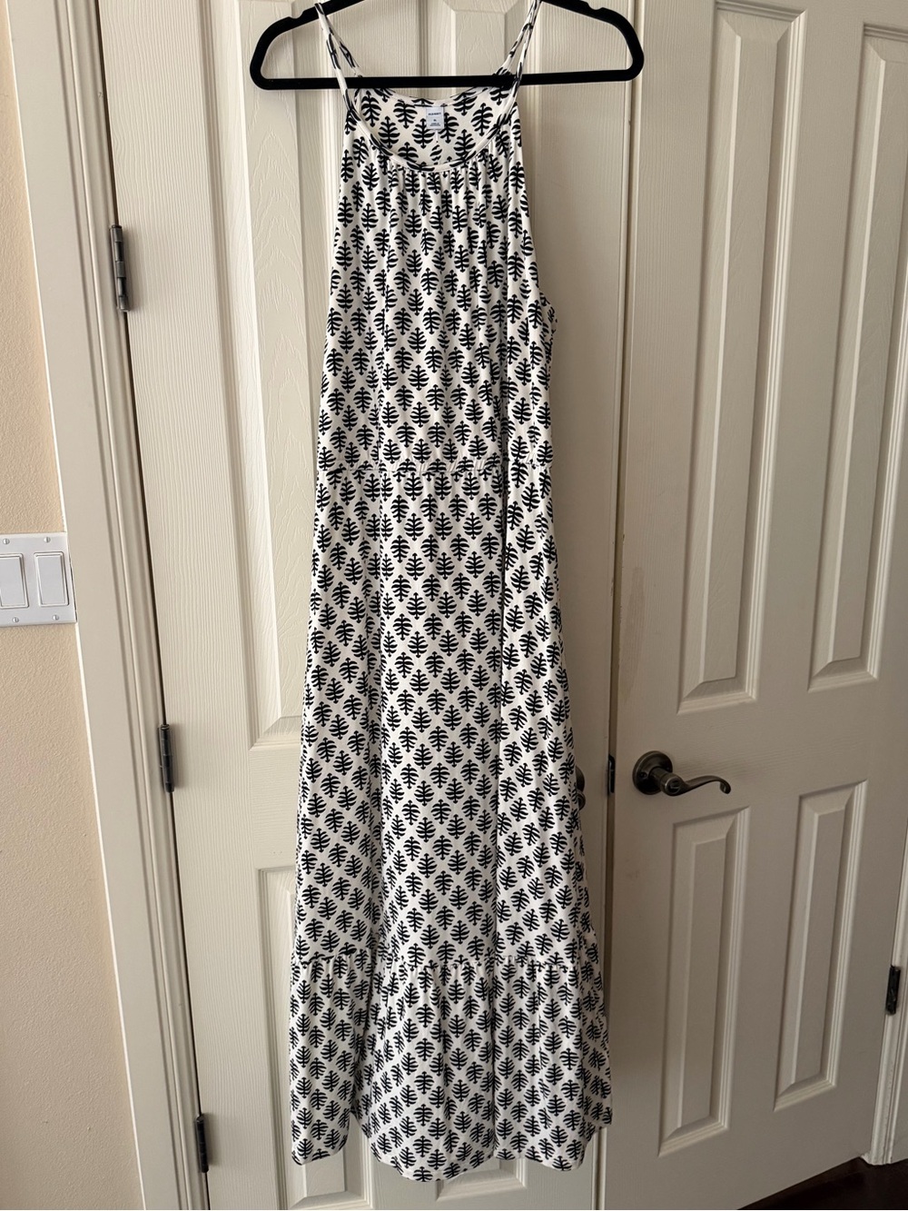 Old Navy black and cream maxi dress